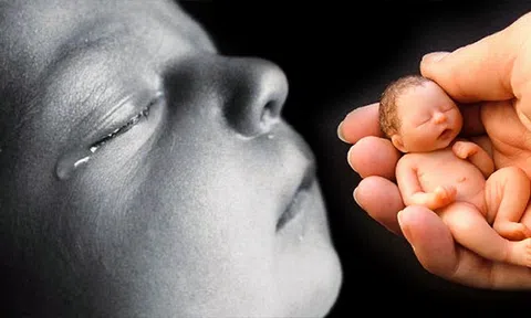 Từ vụ trẻ sơ sinh rơi ở chung cư Linh Đàm: Phụ nữ nếu có lỡ lầm cũng xin đừng bỏ con